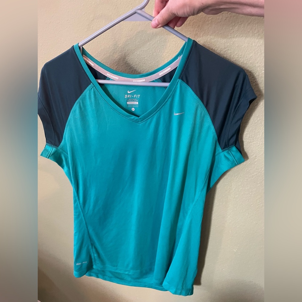 Nike Women's Aqua / Dri FIT Breathable Short Sleeve Tee (Miler Series)